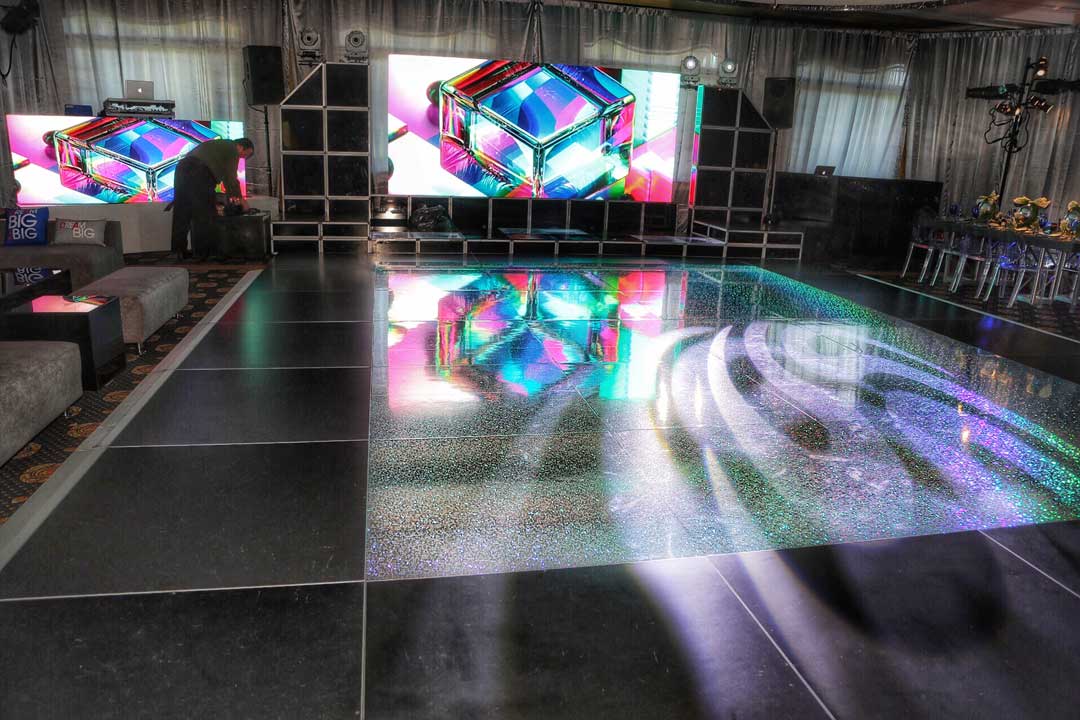 Holographic-dance-floor-with-black-border